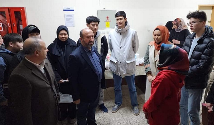 Onların talep ve sorunlarını dinledi