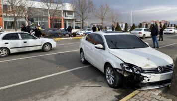 Zincirleme kazada yaya yaralandı