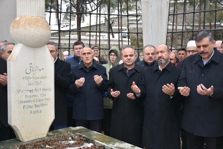 Atıf hoca mezarı başında anıldı