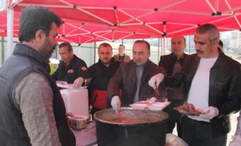 Depremzedelere İskilip dolması ikramı