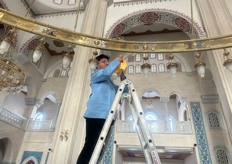 Camilerde detaylı ramazan temizliği