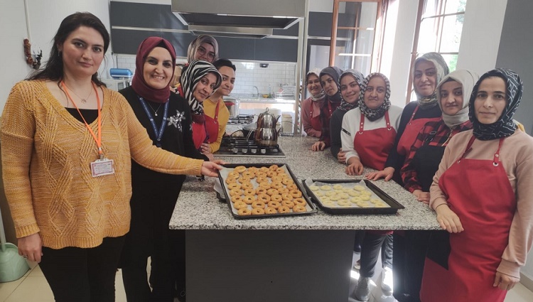 Onlar için kandil simidi yaptılar