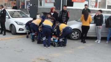 Kavşaktaki kazada 3 kişi yaralandı