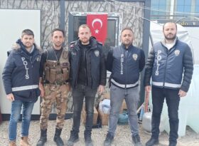 Polis memurunun duygu dolu anları!