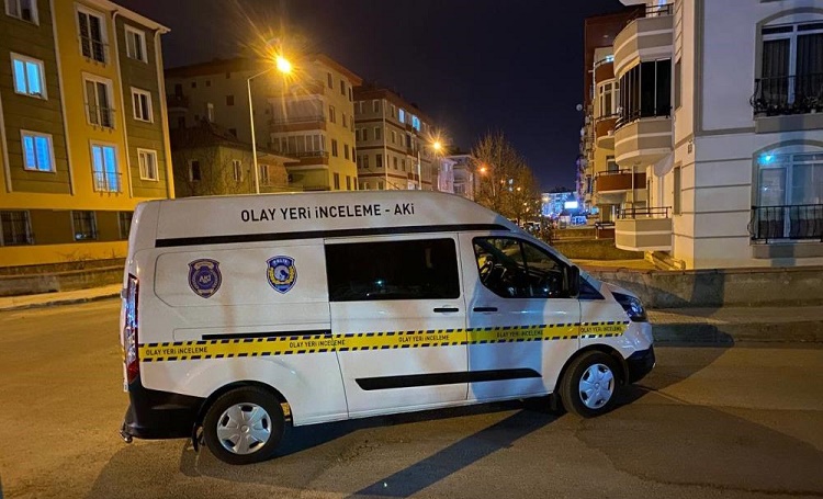 Arkadaşını pompalı tüfek ile vurdu