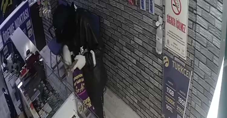 Çorum’daki hırsızlık kamerada!