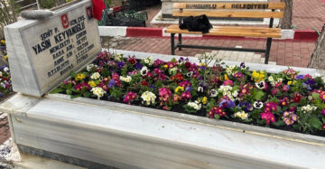 Sungurlu’da şehitlik çiçeklerle donatıldı