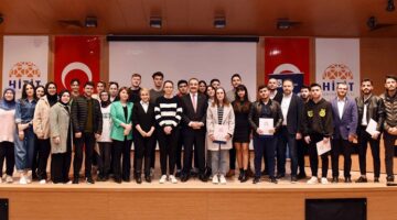 Rektör öğrencilerle bir araya geldi