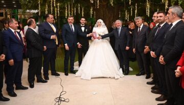 Başkan Aşgın kızının nikahını kıydı