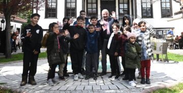 Bayram öncesi çocukların yüzü güldü