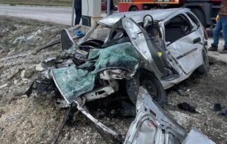 Hurdaya dönen araçtan sağ kurtuldular!