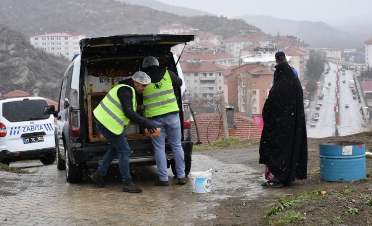İhtiyaç sahiplerine sıcak yemek