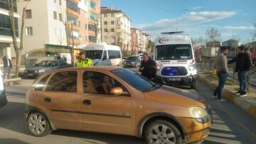 İki otomobil çarpıştı: 2 yaralı