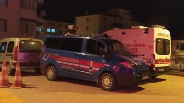 Camiden çıkanlara ateş açtı!