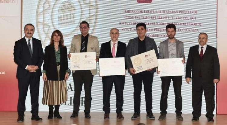 Hitit’de Akademik Başarı ödülleri