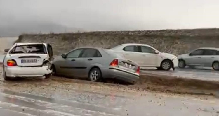 Zincirleme kazada 12 kişi yaralandı