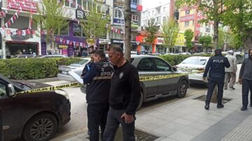 Yan bakma kavgasında ağır yaralandı