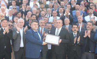 Vahit Kayrıcı mazbatasını aldı