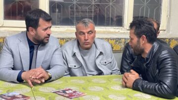 Köy halkına davasını anlattı