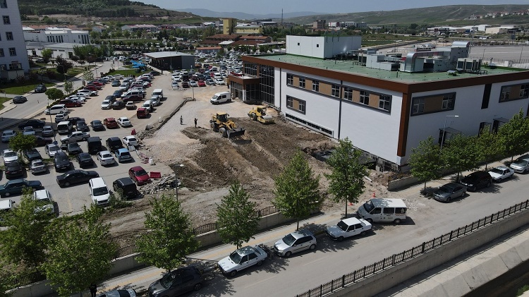 Onkoloji hastanesi etrafı güzelleşiyor