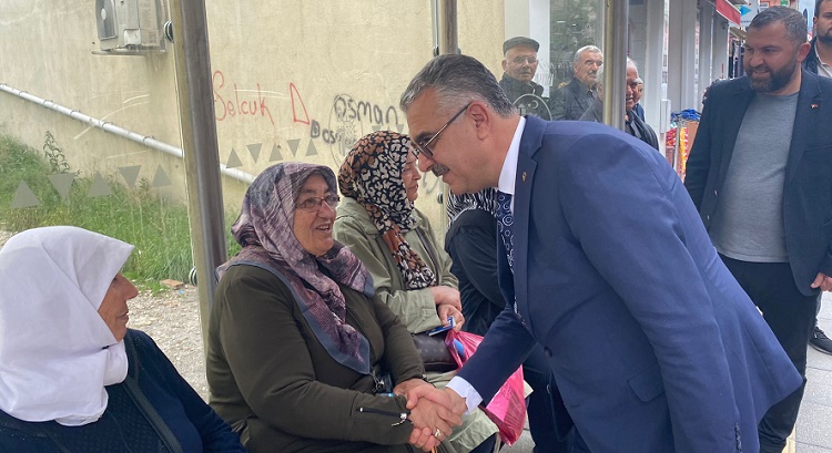 Ahlatcı vatandaş ve esnafı dinledi