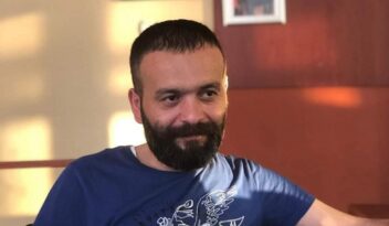 Genç esnaf sevenlerini üzdü