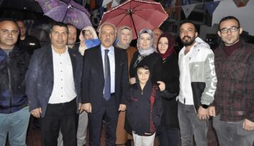 Beraber yürüdük yağan yağmurda!