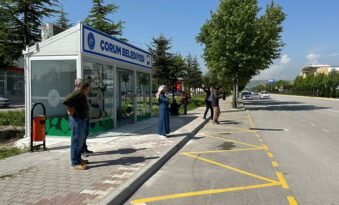 Belediye klimalı durak yapıyor