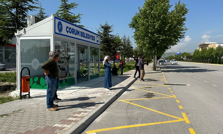 Belediye klimalı durak yapıyor