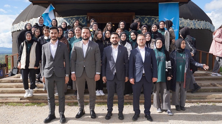 Başkan Çorumlu gençlerle buluştu