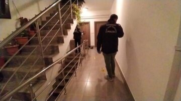 Pompalı ile evin kapısını kurşunladılar