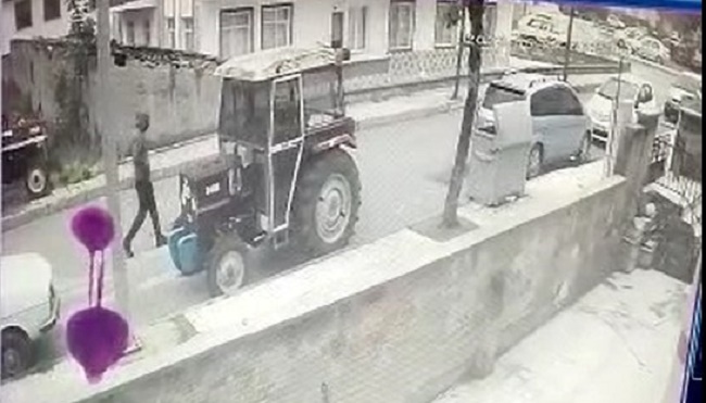 Evin önündeki traktörü çaldı!
