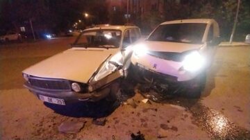 Kontrolünü kaybetti yandan çarptı