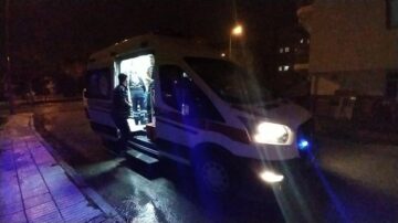 Öfkeli koca eşini bıçakladı!