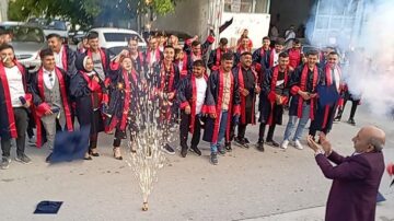 Mesleki eğitimde mezuniyet coşkusu