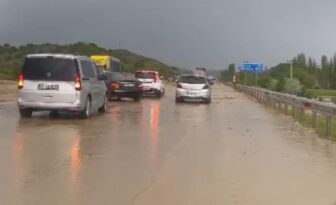 Sel suları sürücüleri korkuttu!