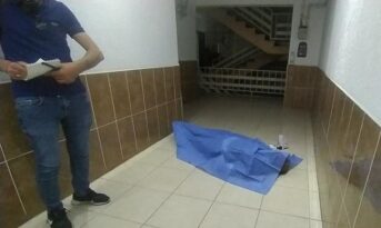 Apartman girişinde ölü bulundu