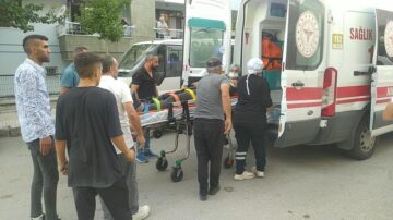 Otomobil ile motosiklet çarpıştı!
