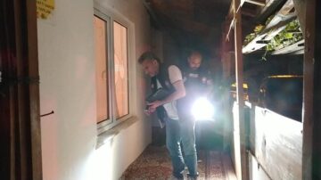 Yaşlı kadının evine taşlı saldırı!