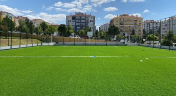 Belediye semt sahalarını yeniliyor