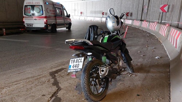 Ucube alt geçitte motosiklet kazası