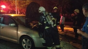 Park halindeki otomobil yandı!