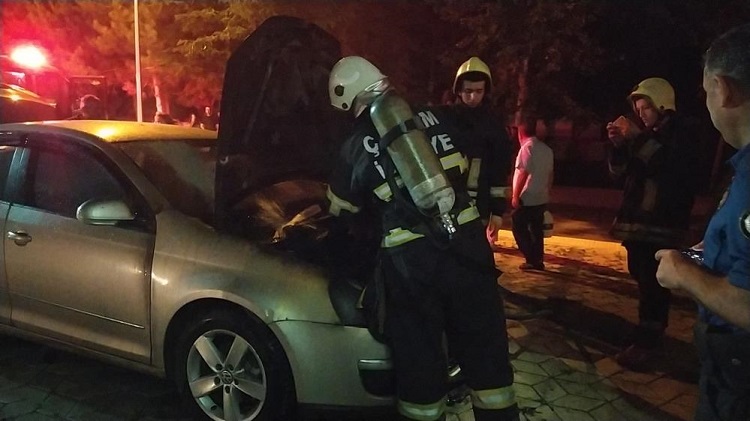 Park halindeki otomobil yandı!