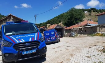 Köydeki evinde ölü bulundu