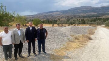 Bu yol 6 yıldır asfaltlanmayı bekliyor!