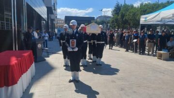 Genç polis memuru sevenlerini üzdü