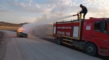 Seyir halindeki otomobil yandı!