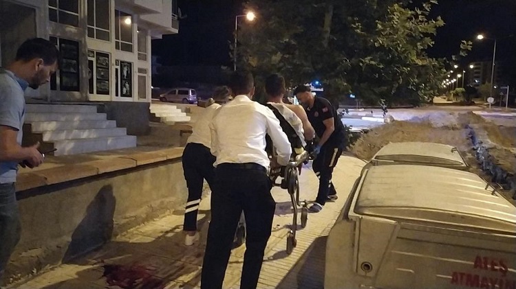 Komşular arasında bıçaklı kavga!