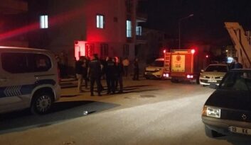 Komşularına sinirlendi eşyalarını yaktı!