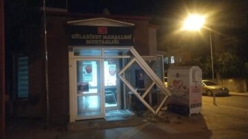 Kontrolden çıkarak muhtarlığa çarptı!